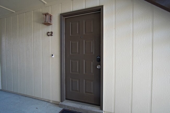 Building Photo - Modern 2-Bedroom Condo Across from the Bay...