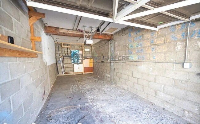 Building Photo - 4026-32 Utah St