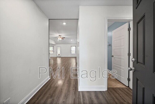 Building Photo - 204 King Rd