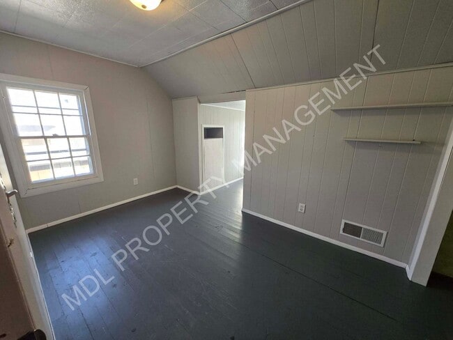 Building Photo - 4 Bed / 2 Bath House in Saginaw