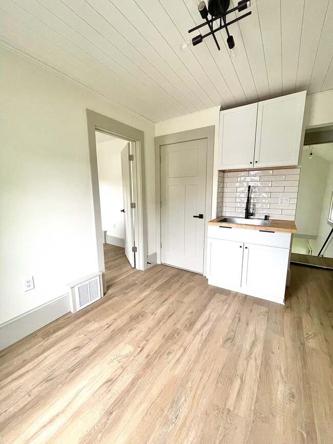 Building Photo - 621 Duplex