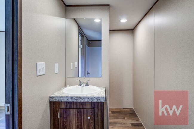 Building Photo - Chestnut St 119/Whispering Hills MHP