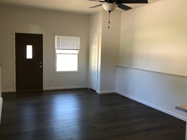 Building Photo - 211 W Mill St