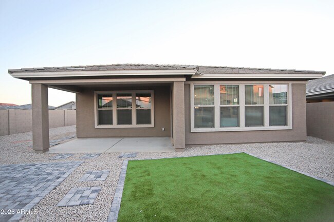 Building Photo - 976 W Finch Dr