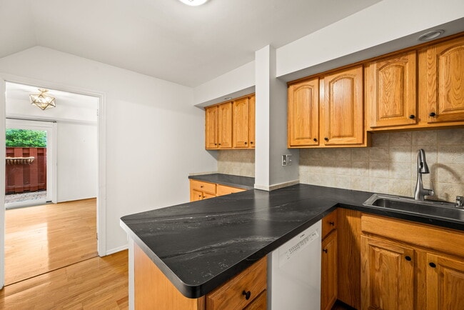 Building Photo - 404 Worthington Dr