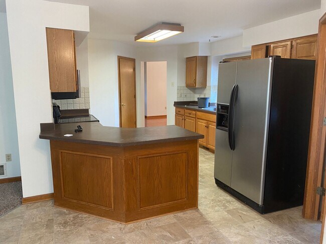 Building Photo - Desirable Westlake 4 Bedroom with Finished Basement, RV Parking & Mountain Views