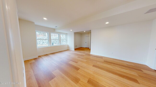 Building Photo - 544 NY-9P