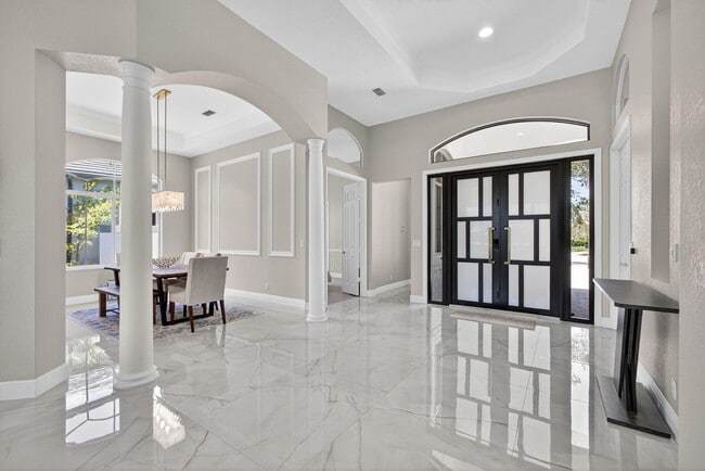 Building Photo - 6778 Oakmont Way