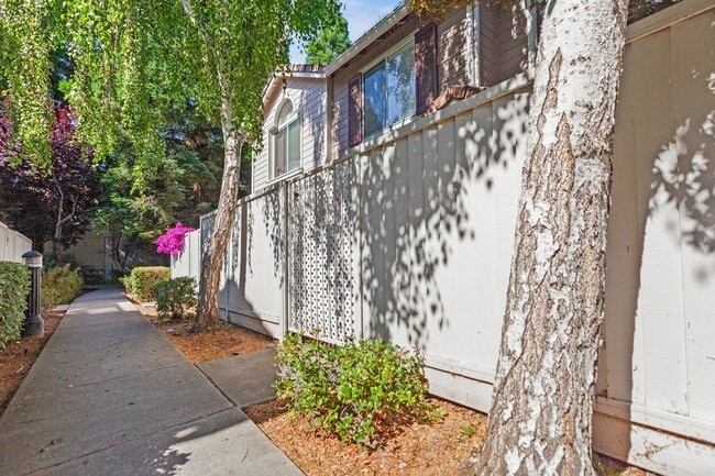 Building Photo - 6125 Lambeck Ln