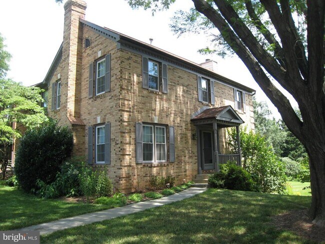 Building Photo - 4535 Sawgrass Ct