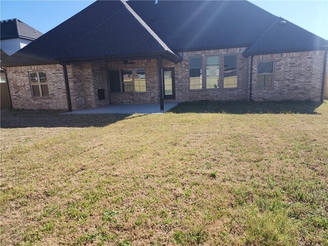 Building Photo - 2700 SW Blustery Dr