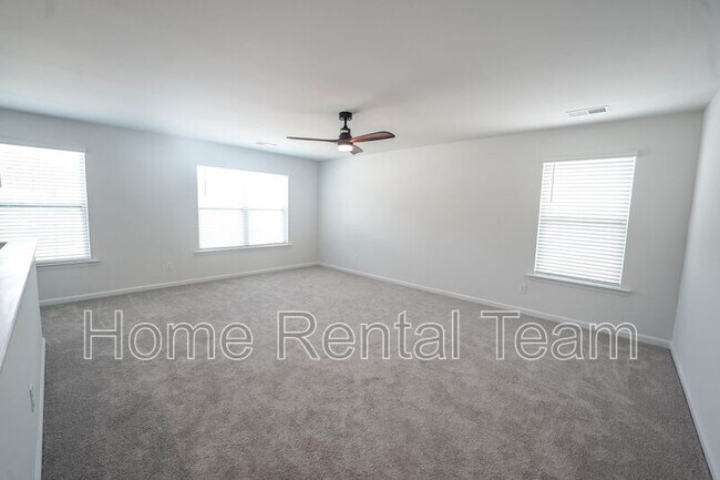 Building Photo - 156 Kraft Kove