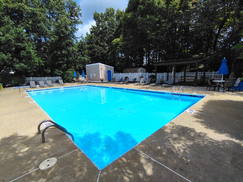 Building Photo - 600 Reusens Rd