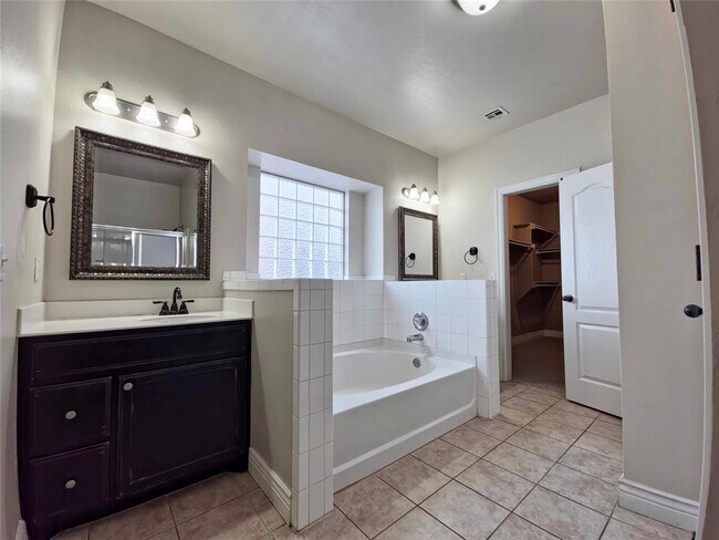 Building Photo - 16008 Bravado Pl