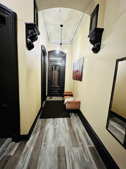 Building Photo - 57 Ten Broeck St
