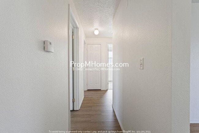 Building Photo - Updated Three Bedroom Home in McMinnville!