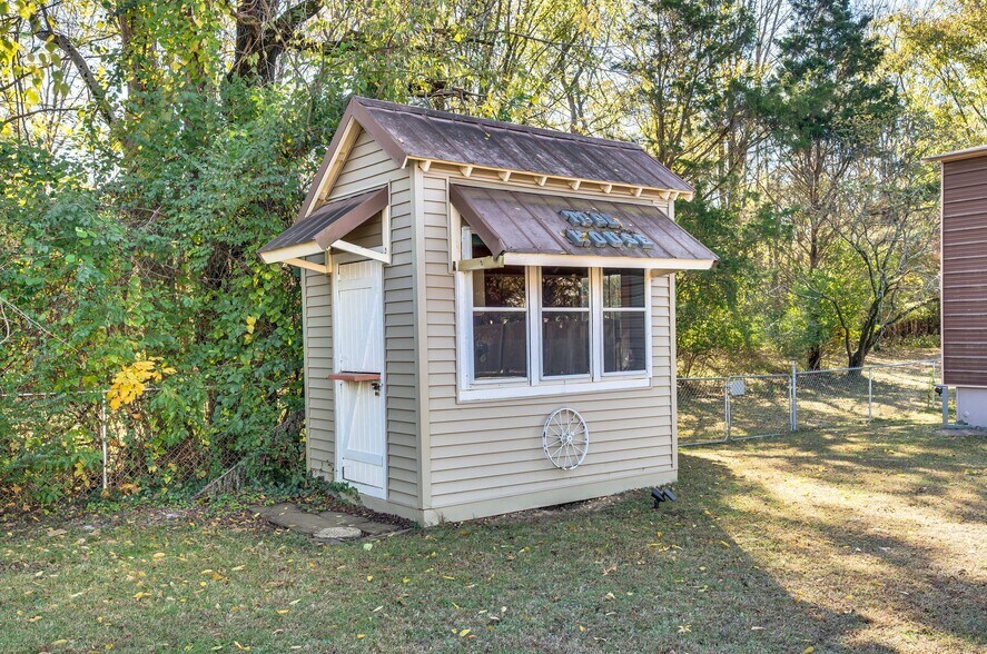 Building Photo - 808 Water View Ter