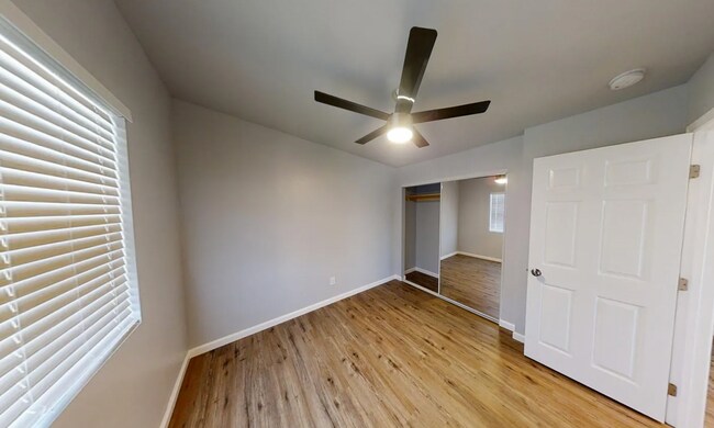 Building Photo - 5118-5120 East Falls View Dr