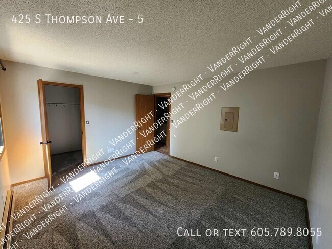 Building Photo - 425 S Thompson Ave