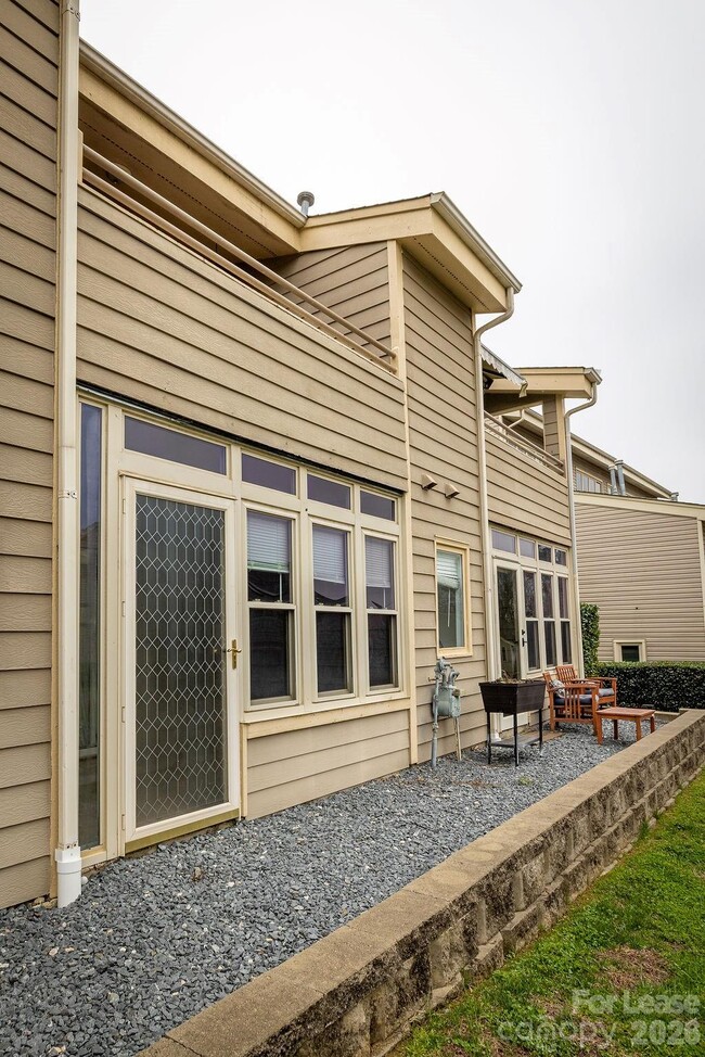 Building Photo - 14623 Waterside Dr