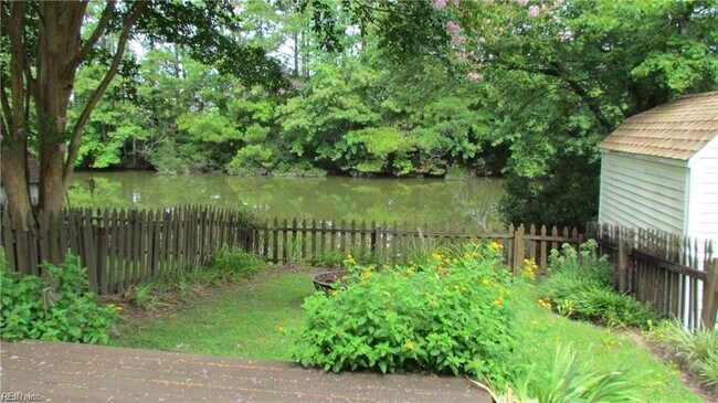 Building Photo - 350 San Roman Dr