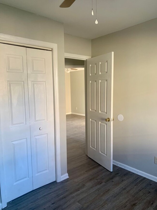 Building Photo - Promise Land Historic Walking District Downtown Morehead City! Charming 4 bedroom 1 1/2 bath Home...