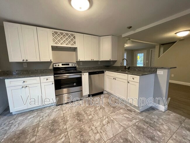 Building Photo - 123-125 Williams St