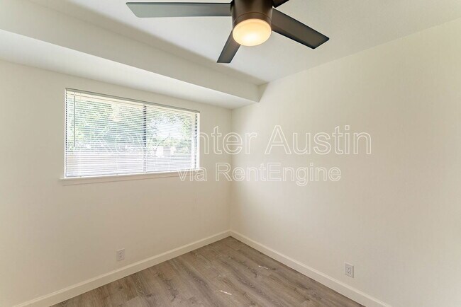 Building Photo - 9409 Meadow Vale