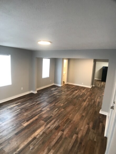 Building Photo - 315 N Werber St