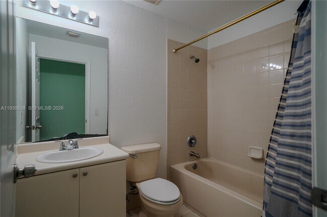 Building Photo - 1441 SE 24th Ct