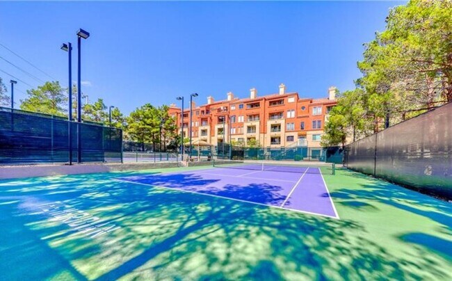 Building Photo - Great opportunity condo in a highly desirable central Las Vegas location