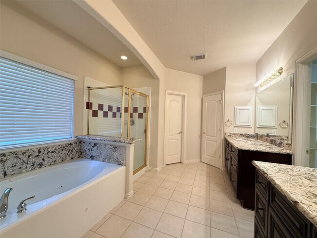 Building Photo - 2144 Brittany Colony Dr