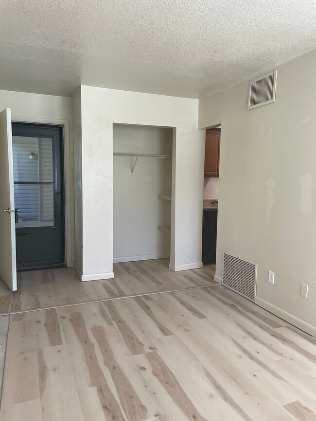 Building Photo - 1705 Heatheridge Rd