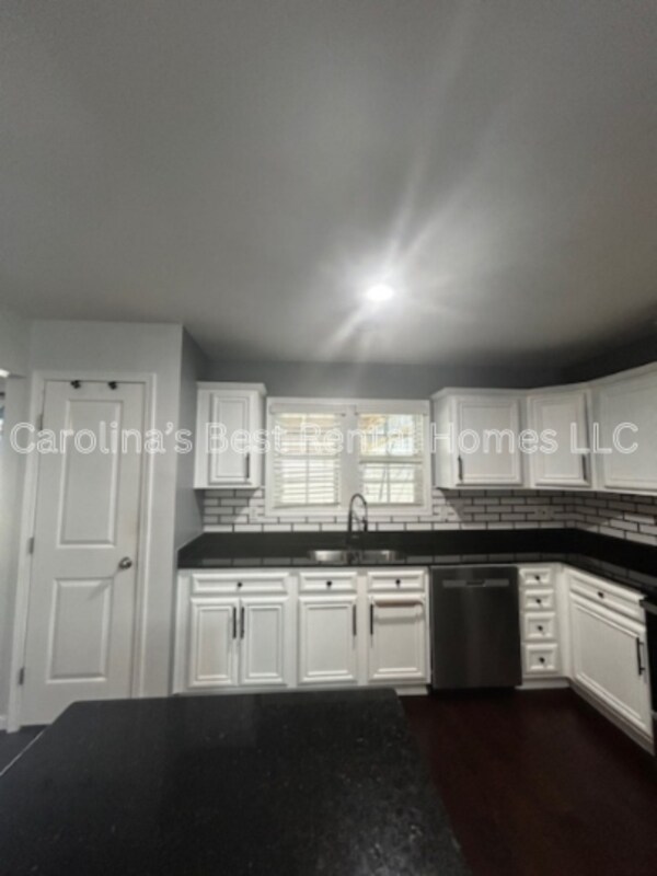 Building Photo - 148 Mariscat Pl