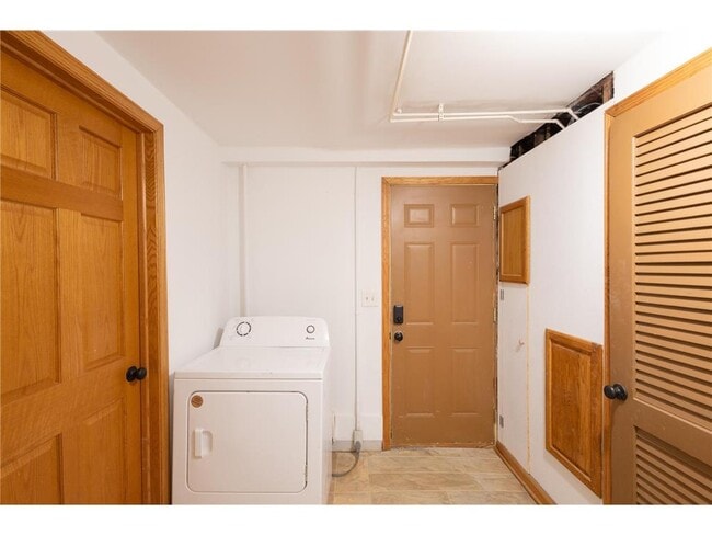 Building Photo - 6412 Xenium Ln N