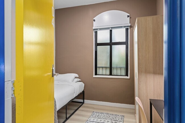 Building Photo - 840 Hilgard Ave