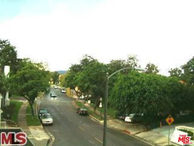 Building Photo - 10751 Wilshire Blvd