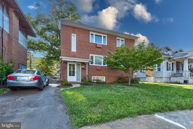 Primary Photo - 926 N Edgewood St