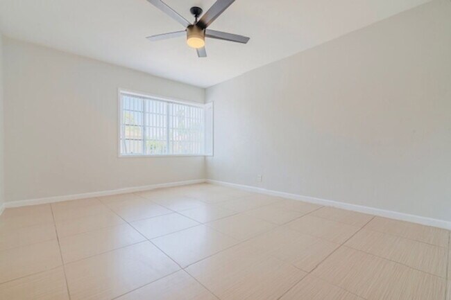 Building Photo - 4316 Santa Rosalia Dr