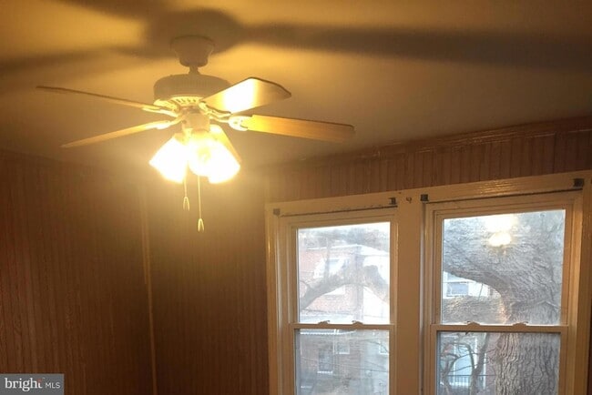 Building Photo - 106 Denison St