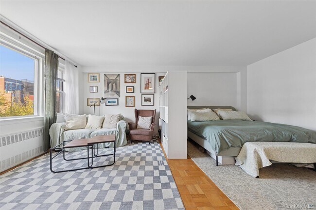 Primary Photo - 3725 Henry Hudson Pkwy W