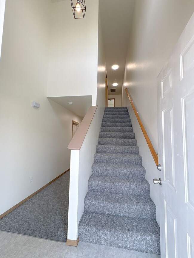 Building Photo - 5511 Glenridge Wy