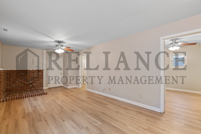 Building Photo - 209 N Topeka St