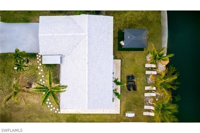 Building Photo - 528 14th St N