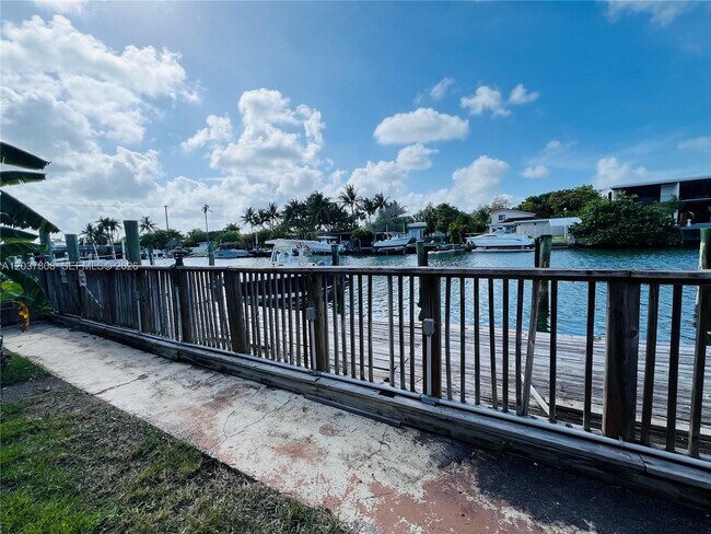 Building Photo - 2033 Calais Dr