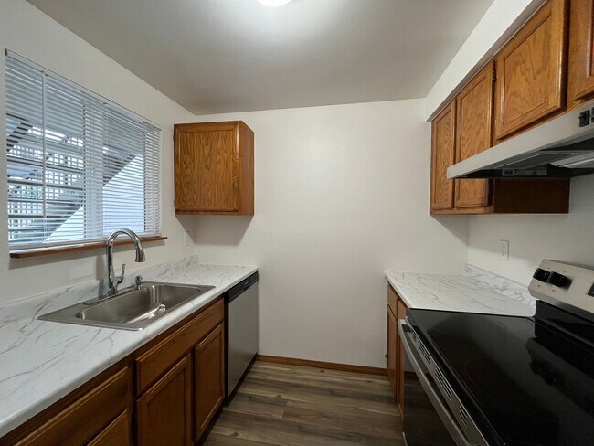 Building Photo - Updated 1st floor 1 X 1 Beaverton Condo! Close to Downtown Beaverton! Spacious & Open, Close to N...