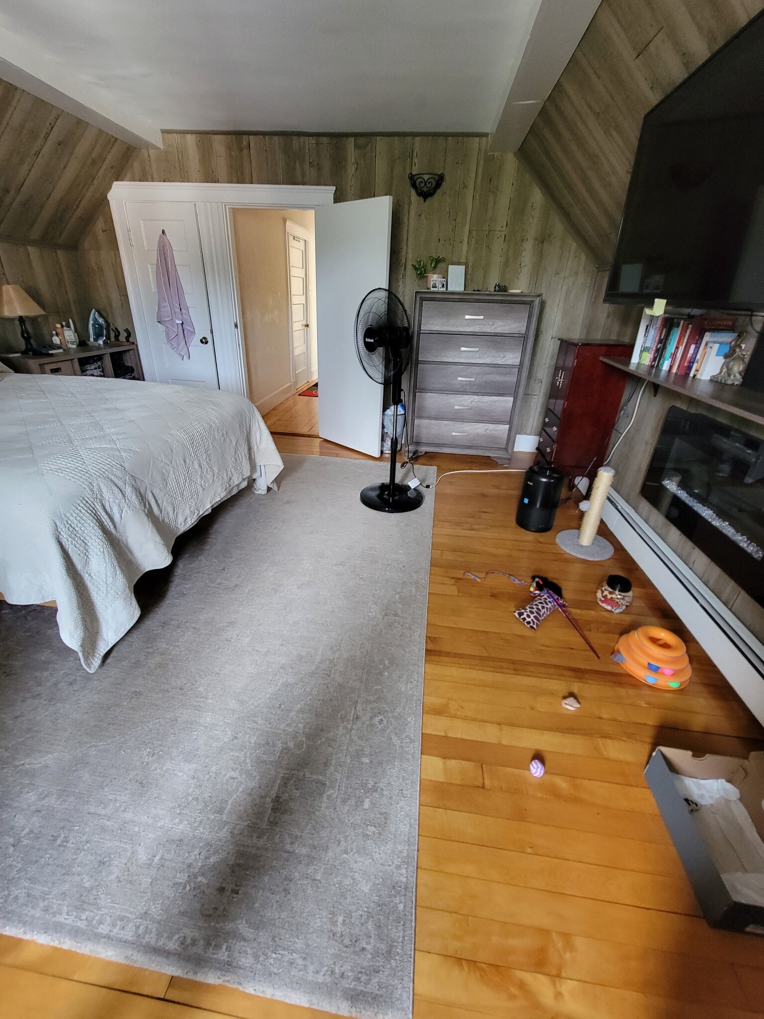 Room 1 ($900) - 90 North St