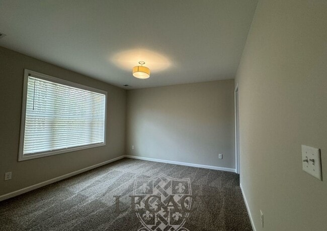 Building Photo - 748 Pippin Dr