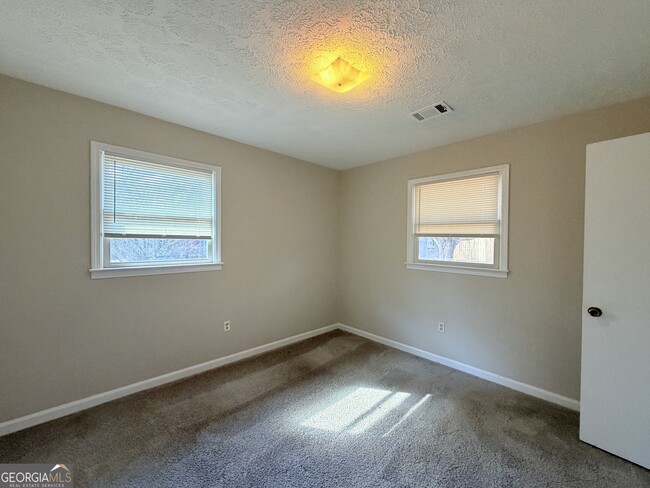 Building Photo - 13 Hearthwood Ct