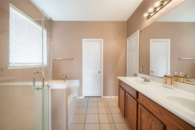 Building Photo - 9223 Carlin Bend Ln